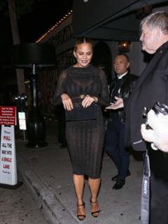 Chrissy Teigen feet photo thumbnail