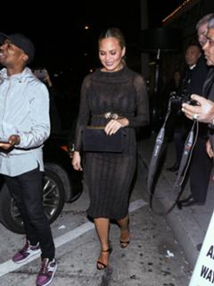 Chrissy Teigen feet photo thumbnail