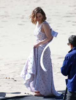 Emilia Clarke feet photo thumbnail