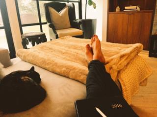 Lea Michele feet photo thumbnail