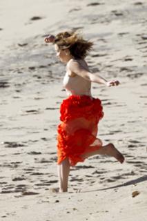 Emilia Clarke feet photo thumbnail