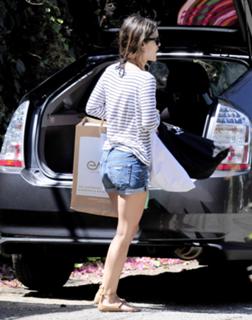 Rachel Bilson feet photo thumbnail