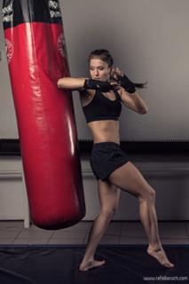 Karolina Kowalkiewicz feet photo thumbnail