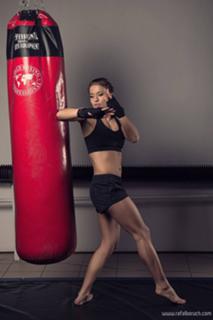 Karolina Kowalkiewicz feet photo thumbnail
