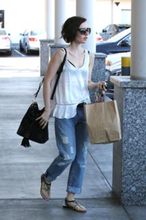 Lily Collins feet photo thumbnail