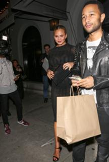 Chrissy Teigen feet photo thumbnail