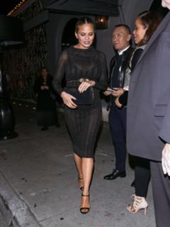 Chrissy Teigen feet photo thumbnail