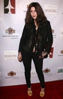Katherine von Drachenberg feet photo thumbnail