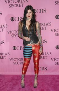 Katherine von Drachenberg feet photo thumbnail