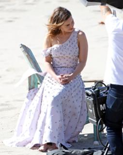 Emilia Clarke feet photo thumbnail
