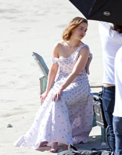 Emilia Clarke feet photo thumbnail
