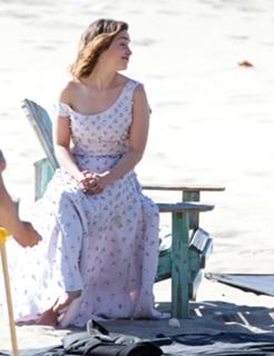 Emilia Clarke feet photo thumbnail