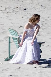 Emilia Clarke feet photo thumbnail