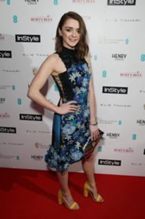 Maisie Williams feet photo thumbnail