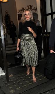 Pixie Lott feet photo thumbnail