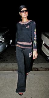 Paris Hilton feet photo thumbnail