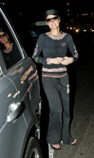Paris Hilton feet photo thumbnail