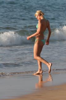 Paris Hilton feet photo thumbnail