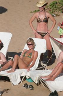 Paris Hilton feet photo thumbnail