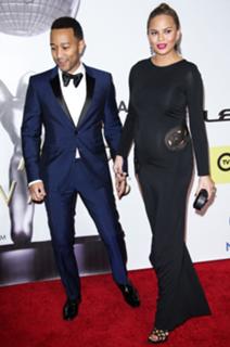Chrissy Teigen feet photo thumbnail