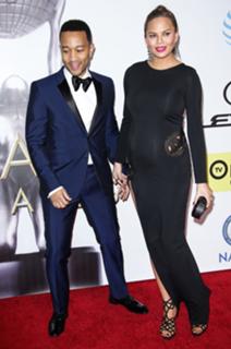 Chrissy Teigen feet photo thumbnail