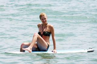 Paris Hilton feet photo thumbnail
