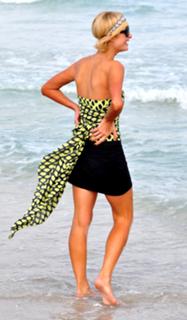 Paris Hilton feet photo thumbnail