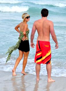 Paris Hilton feet photo thumbnail
