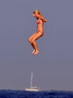 Paris Hilton feet photo thumbnail