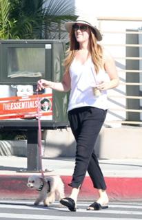 Ashley Tisdale feet photo thumbnail