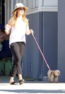 Ashley Tisdale feet photo thumbnail