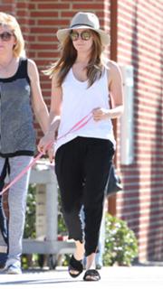 Ashley Tisdale feet photo thumbnail