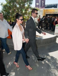 Olivia Munn feet photo thumbnail