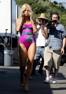 Paris Hilton feet photo thumbnail