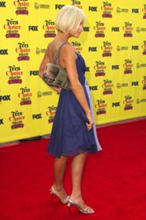 Paris Hilton feet photo thumbnail