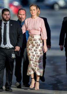 Brie Larson feet photo thumbnail