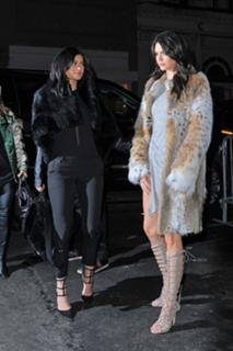 Kendall Jenner feet photo thumbnail
