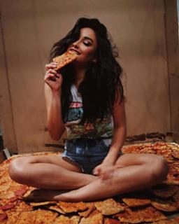 Shay Mitchell feet photo thumbnail