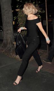 Jennifer Lawrence feet photo thumbnail