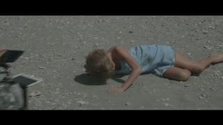 Taylor Swift feet photo thumbnail
