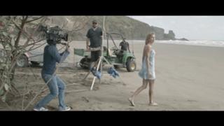 Taylor Swift feet photo thumbnail