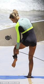 Elsa Pataky feet photo thumbnail
