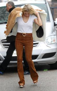 Ellie Goulding feet photo thumbnail
