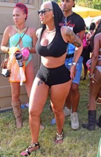 Amber Rose feet photo thumbnail