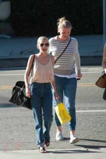 Nicole Richie feet photo thumbnail