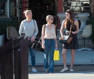 Nicole Richie feet photo thumbnail