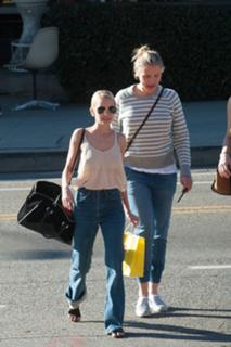 Nicole Richie feet photo thumbnail