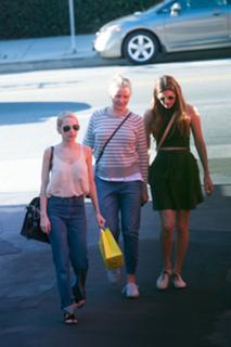 Nicole Richie feet photo thumbnail