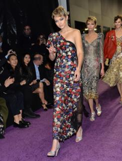Gigi Hadid feet photo thumbnail