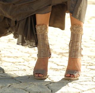 Selena Gomez feet photo thumbnail